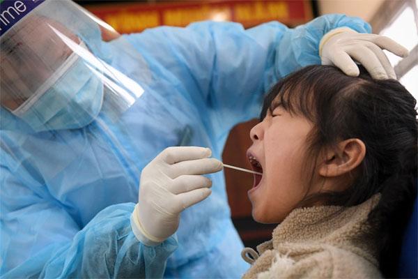 Nữ nhân viên karaoke mắc Covid-19 tiếp xúc với nhiều người ở Hà Nội-1