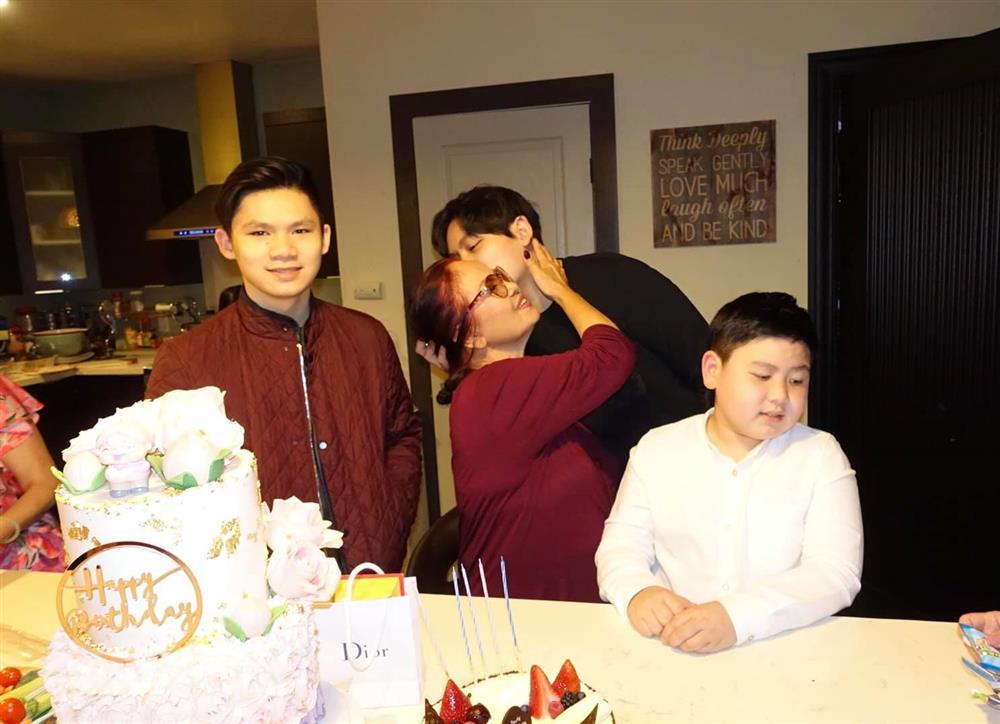 Trizzie Phương Trinh bật mí lý do luôn quan tâm mẹ đẻ Bằng Kiều-4