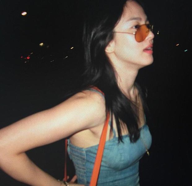 Song Hye Kyo và loạt pha diện đồ 2 dây khoe vòng 1 trễ nải-1
