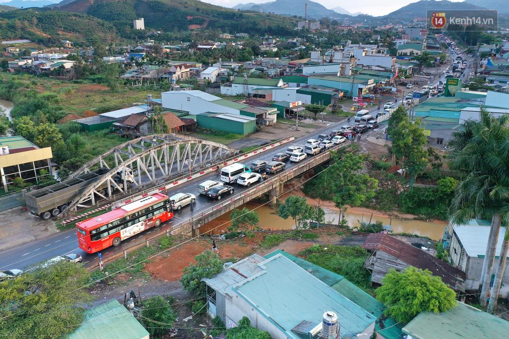 Sợ kẹt xe, du khách ùn ùn rời Đà Lạt sớm, đèo Bảo Lộc lại tắc cứng không lối thoát-3