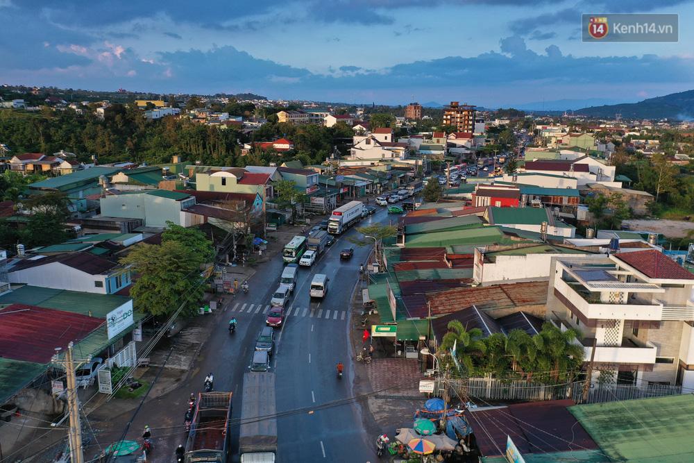 Sợ kẹt xe, du khách ùn ùn rời Đà Lạt sớm, đèo Bảo Lộc lại tắc cứng không lối thoát-6