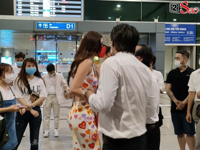 Khánh Vân ghi điểm tuyệt đối khi lên đường thi Miss Universe 2020-10