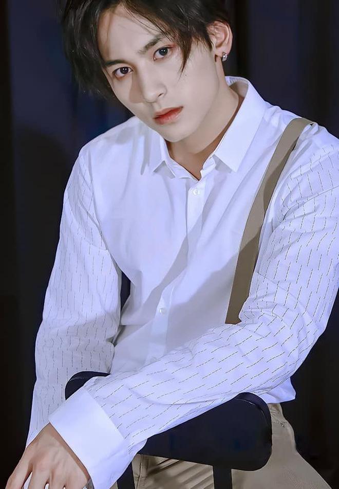 Chơi bóng chưa đủ, Vương Nhất Bác còn hẹn Trương Triết Hạn - Hoàng Cảnh Du làm phù rể ở phim mới-5