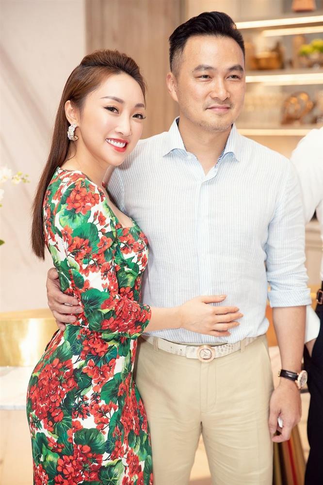 Được Chi Bảo tặng biệt thự, bà xã kém 16 tuổi muốn đè người tặng ra-8