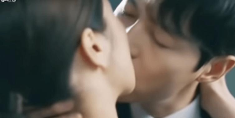 Song Joong Ki hôn người yêu nhưng vẫn gây ức chế trong tập cuối Vincenzo-1