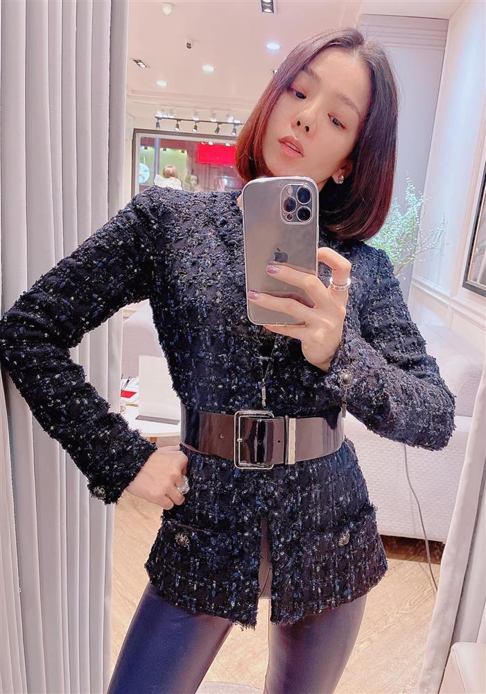 Bàn tay Lệ Quyên bị sao mà dài thượt dị dạng đáng sợ thế này?-5