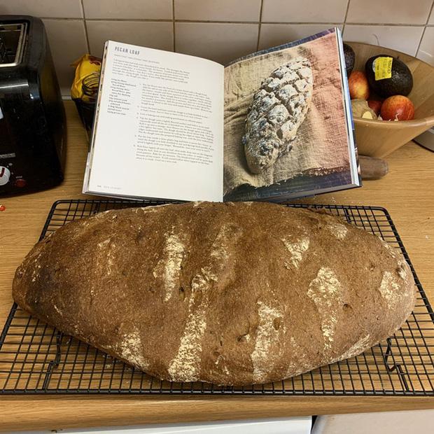 Xông xáo vào bếp làm bánh mì mà như tiên cá heo, ai nhìn xong cũng chỉ biết cười-6