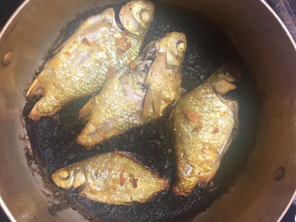 Xông xáo vào bếp làm bánh mì mà như tiên cá heo, ai nhìn xong cũng chỉ biết cười-8