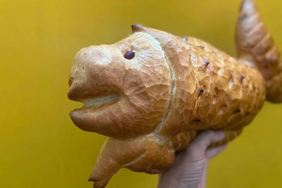 Xông xáo vào bếp làm bánh mì mà như 'tiên cá heo', ai nhìn xong cũng chỉ biết cười