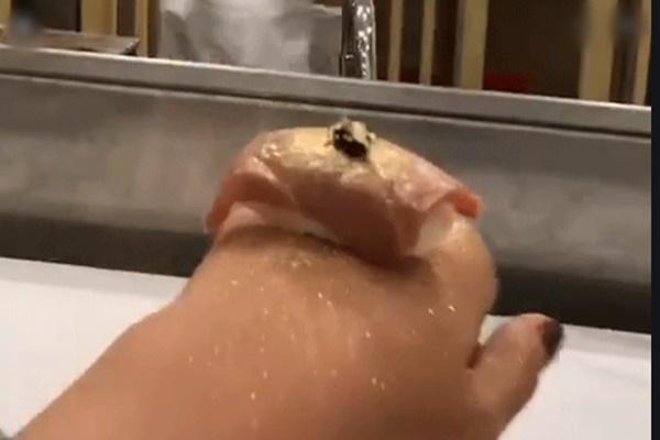 Tránh nóng kiểu nhà giàu: Người dân Dubai đổ xô đi du thuyền, thuê khách sạn xa xỉ ở cho mát-10