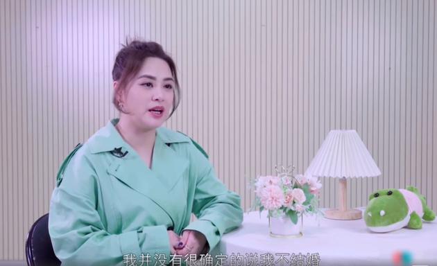 Chung Hân Đồng làm rõ tuyên bố không bao giờ kết hôn nữa-1