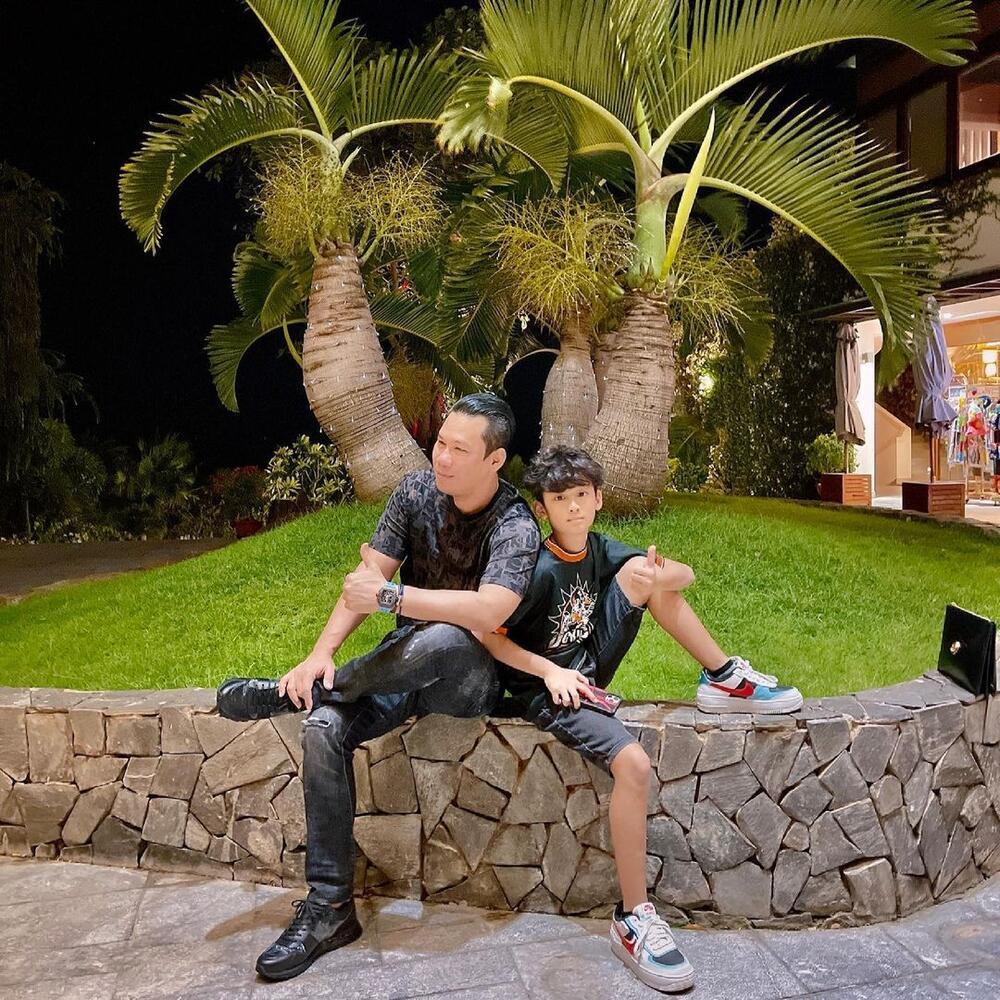 Đăng ảnh con trai ôm cứng, chồng cũ Lệ Quyên than thở khó có người yêu-4