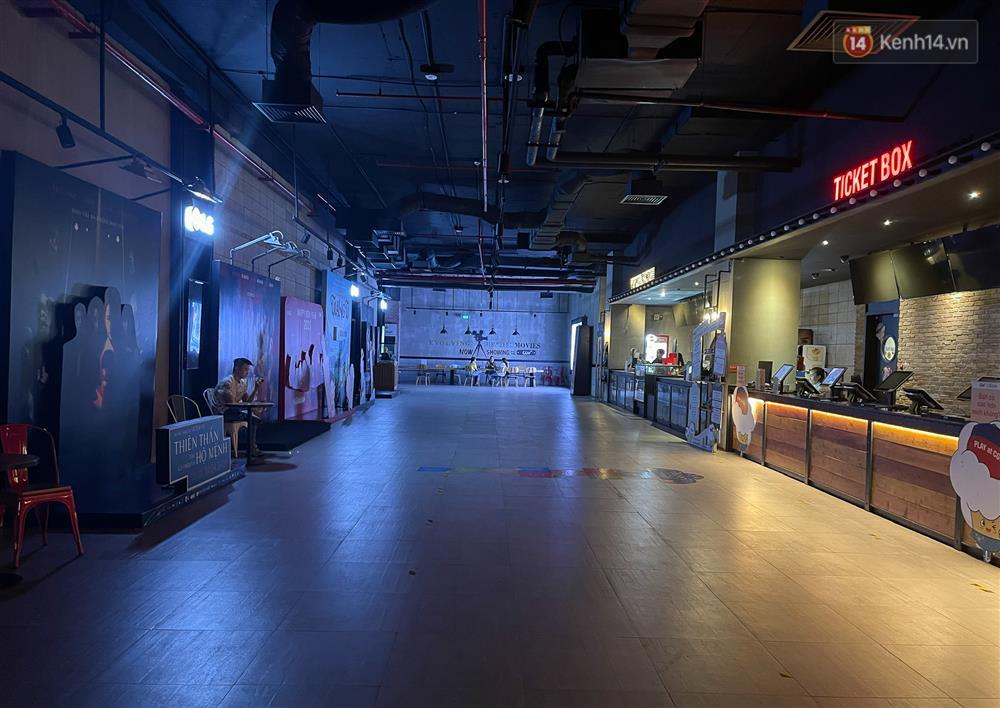 Nhân viên ngậm ngùi tìm việc khác khi rạp phim, massage,… dừng hoạt động để phòng dịch Covid-19-1