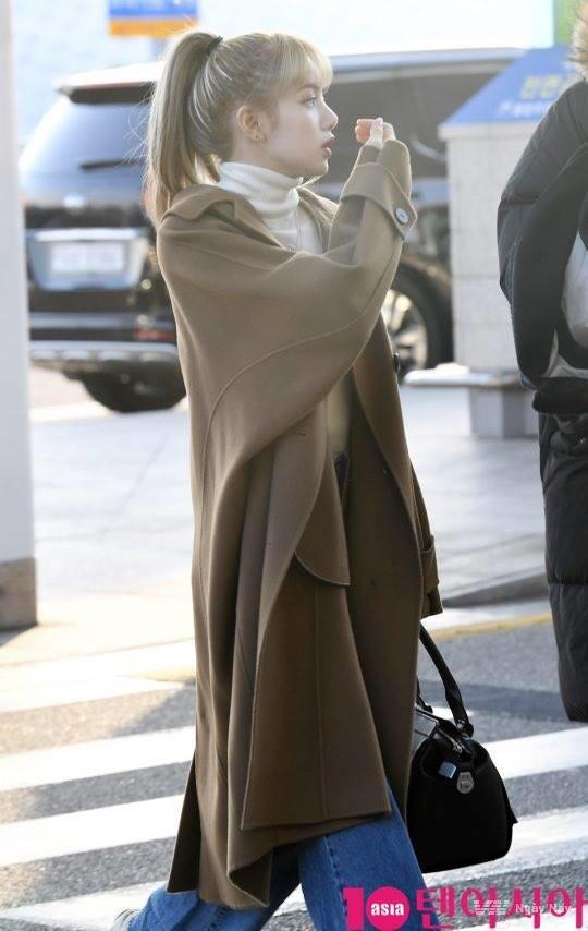 Mẹo cột tóc đuôi ngựa bất di bất dịch như Lisa BLACKPINK-2