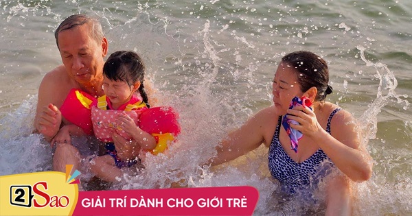 Con gái Đặng Thu Thảo xuất hiện cùng ông bà nội quyền lực