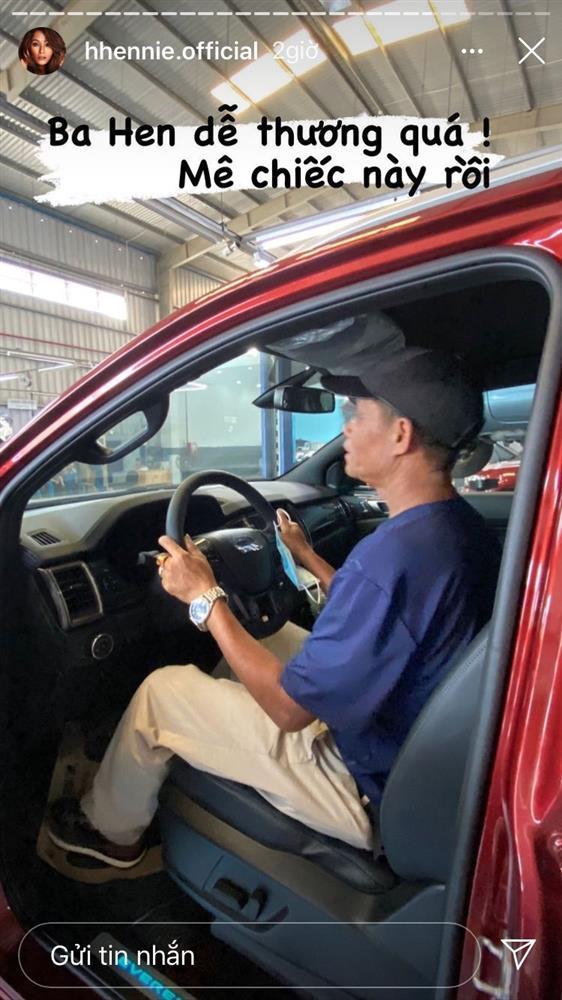 Những món quà khủng HHen Niê tặng đấng sinh thành-2