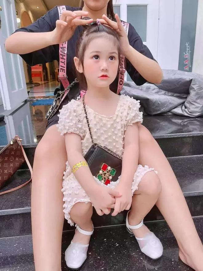 Vợ chồng Đoàn Di Băng khoe phòng 3 con gái trong biệt thự 22 tỷ-3