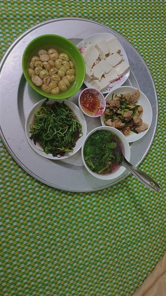 Ăn uống cả nồi, cô gái bị bạn trai chia tay, dân mạng nhanh tay gửi toàn bữa ăn ngon-5