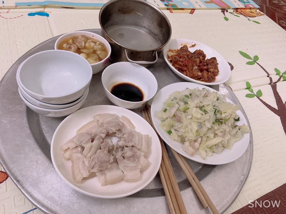 Ăn uống cả nồi, cô gái bị bạn trai chia tay, dân mạng nhanh tay gửi toàn bữa ăn ngon-6