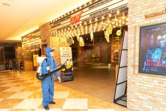 Hà Nội yêu cầu đóng cửa các cơ sở massage, rạp chiếu phim từ 0h ngày 5/5