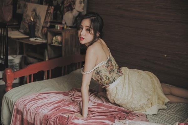 Chốn riêng tư của dàn mỹ nhân: Ngọc Trinh để lộ đồ nhạy cảm, Bà Tưng gây bất ngờ!-1