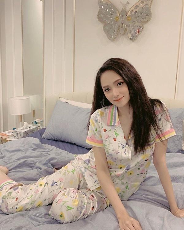 Chốn riêng tư của dàn mỹ nhân: Ngọc Trinh để lộ đồ nhạy cảm, Bà Tưng gây bất ngờ!-5