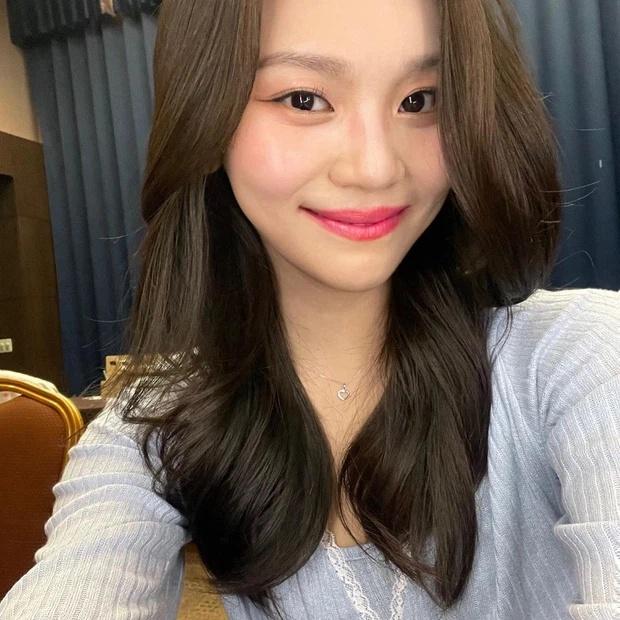 Nữ idol xấu nhất lịch sử Kpop thăng hạng ngoạn mục chỉ nhờ... đổi dáng lông mày-8