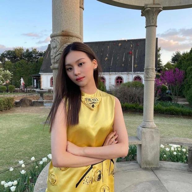 Nữ idol xấu nhất lịch sử Kpop thăng hạng ngoạn mục chỉ nhờ... đổi dáng lông mày-11