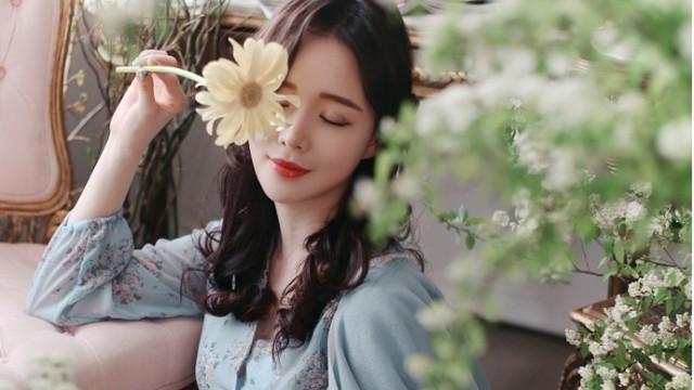 3 điều đơn giản, phụ nữ sở hữu sẽ khiến chồng dù nằm cạnh bên vẫn đứng ngồi lo giữ vợ-1