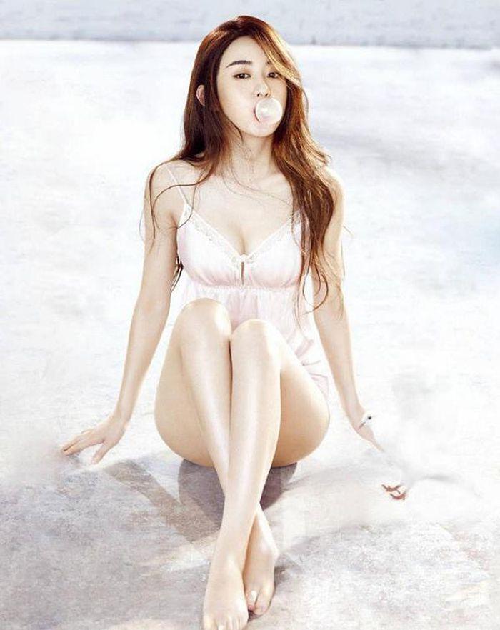 Xịt máu mũi trước vẻ gợi cảm 4 mỹ nhân Cbiz vốn ngoan hiền: Bất ngờ nhất là Triệu Lệ Dĩnh!-1