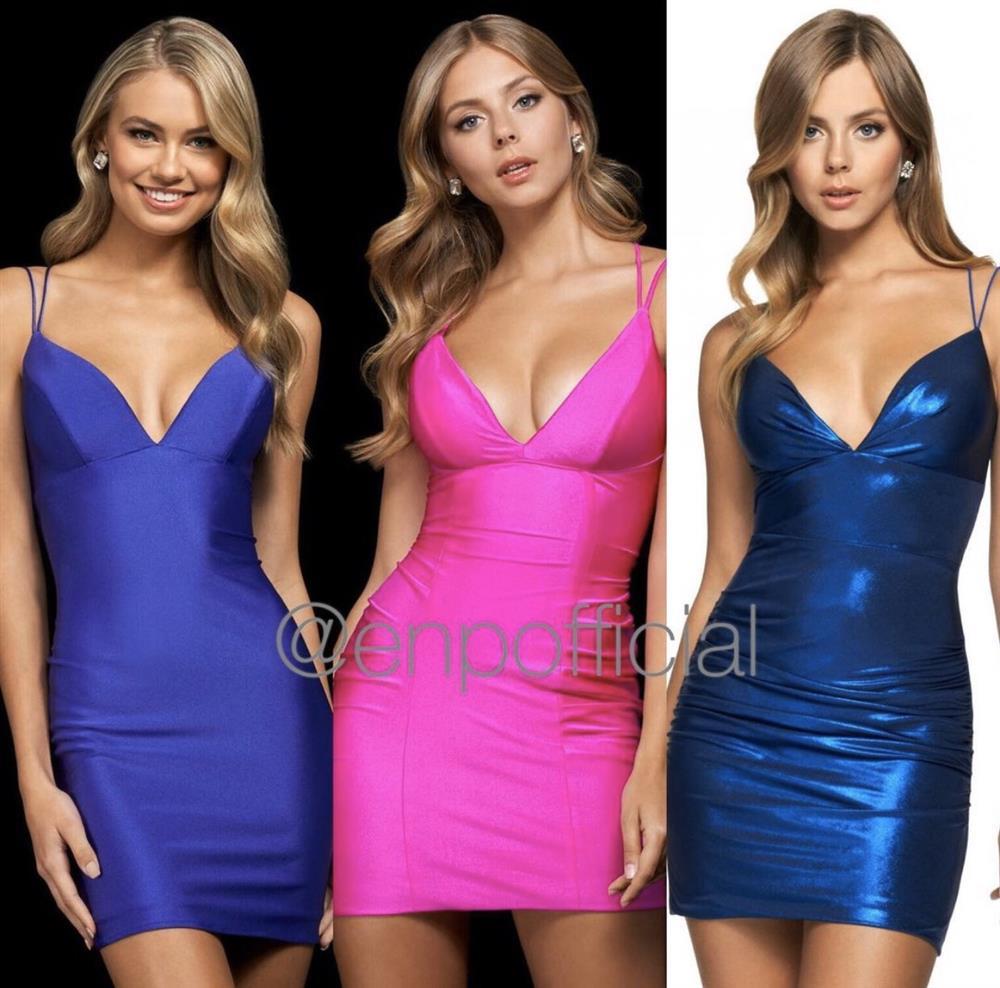 Trang phục mở màn của thí sinh Miss Universe bị chê như đầm rót bia rẻ tiền-4