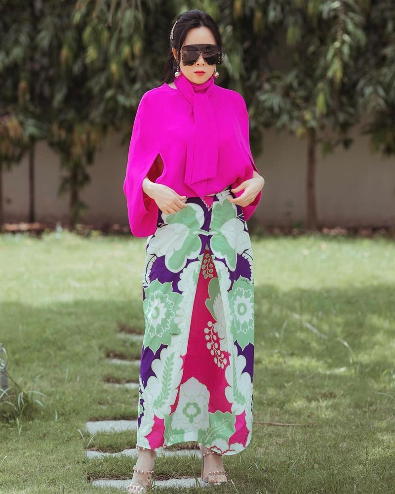 Phượng Chanel diện hàng hiệu chào hè mà giống khoác combo chống nắng-4