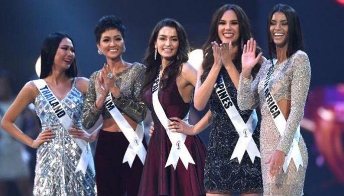 Trang phục mở màn của thí sinh Miss Universe bị chê như đầm rót bia rẻ tiền-17