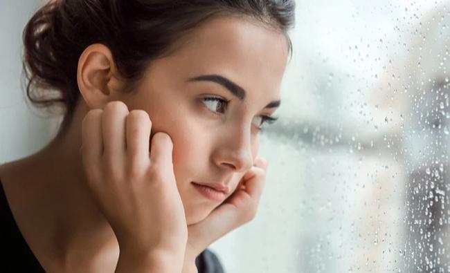 Vừa nghe tin thông gia nhập viện, mẹ chồng vội vã nhét vào tay tôi một túi đầy vàng-2