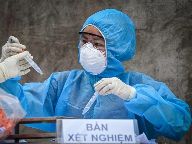 Đang cách ly, 7 người vẫn vô tư đi chợ, xem bóng chuyền, gặp gỡ đám đông-1