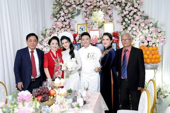 Ông Dũng 'Lò Vôi' tổ chức lễ đính hôn cho con trai riêng bà Phương Hằng