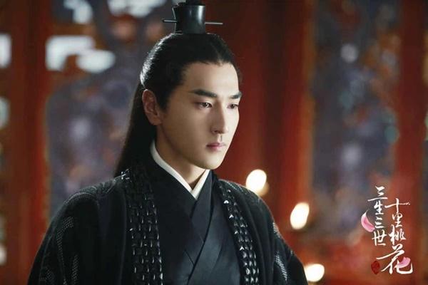 Fan khóc thét với tượng sáp Lam Vong Cơ (Vương Nhất Bác) như ông chú trung niên-3