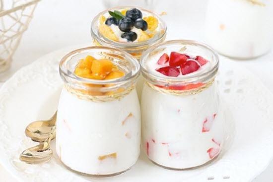 Trổ tài làm thạch sữa chua hoa quả đãi cả nhà