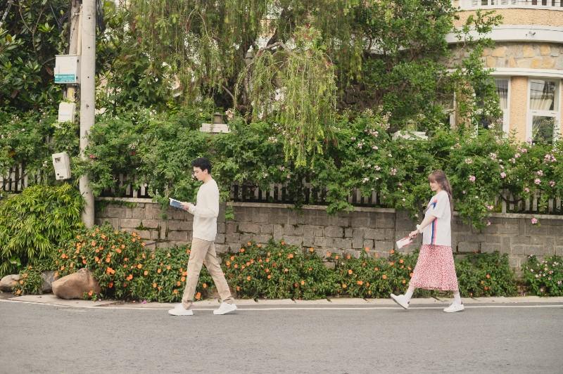 Tâm linh tương thông hay gì mà cả Thiều Bảo Trâm lẫn Sơn Tùng M-TP đều làm MV tình đơn phương?-1