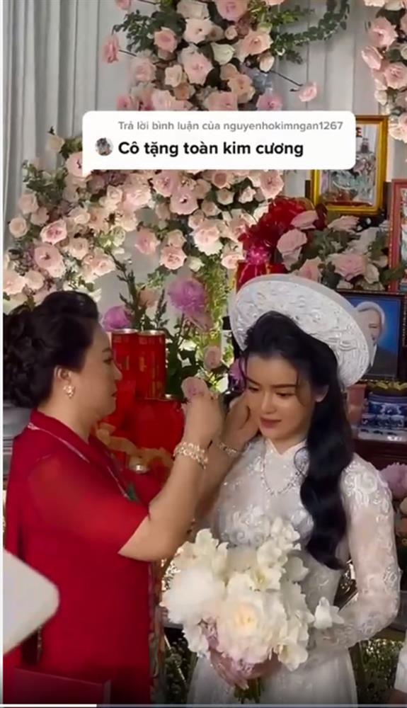 Clip: Màn trao hồi môn toàn kim cương vợ ông Dũng Lò Vôi tặng con dâu-4