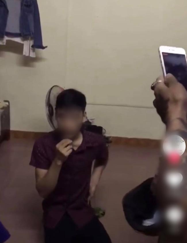 Bắt quả tang vợ ngủ với trai lạ ở phòng trọ, chồng quỳ sụp vái lạy-2