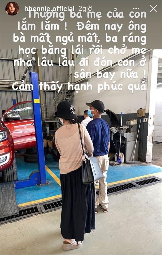 Bóc giá xế hộp HHen Niê tặng bố mẹ, tính nhanh cũng hơn 1 tỷ!-1