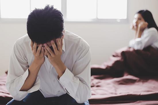 Thói quen lạ của vợ khi ân ái khiến tôi chạnh lòng, xót xa