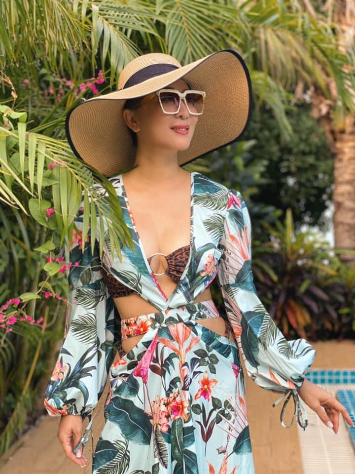 Phi Nhung hiếm hoi tung hình bikini bên trai đẹp nhưng vòng eo cứ sai sai-9