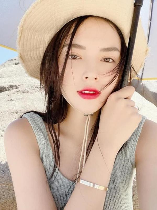 Hoa hậu Kỳ Duyên đăng ảnh selfie và hỏi fans: 