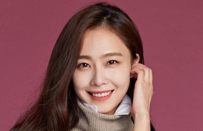 Chiều 6/5, công ty quản lý của Hong Soo Hyun xác nhận nữ diễn viên chuẩn bị kết hôn. Đại diện cho biết: 