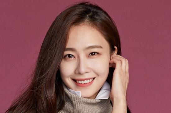 Hong Soo Hyun kết hôn với người tình bí ẩn