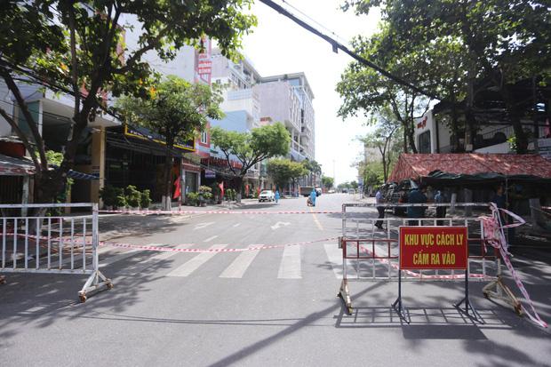 Nữ nhân viên vũ trường ở Đà Nẵng mắc Covid-19 từng đi nhậu, ăn lẩu, du lịch...-2