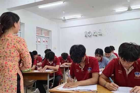 Học sinh TP.HCM tạm ngưng đến trường từ 10/5