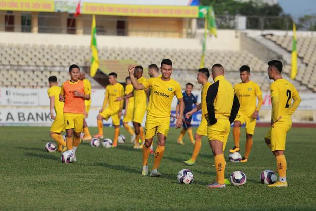 Nhiều cầu thủ SLNA trở thành F2 của bệnh nhân Covid-19-1